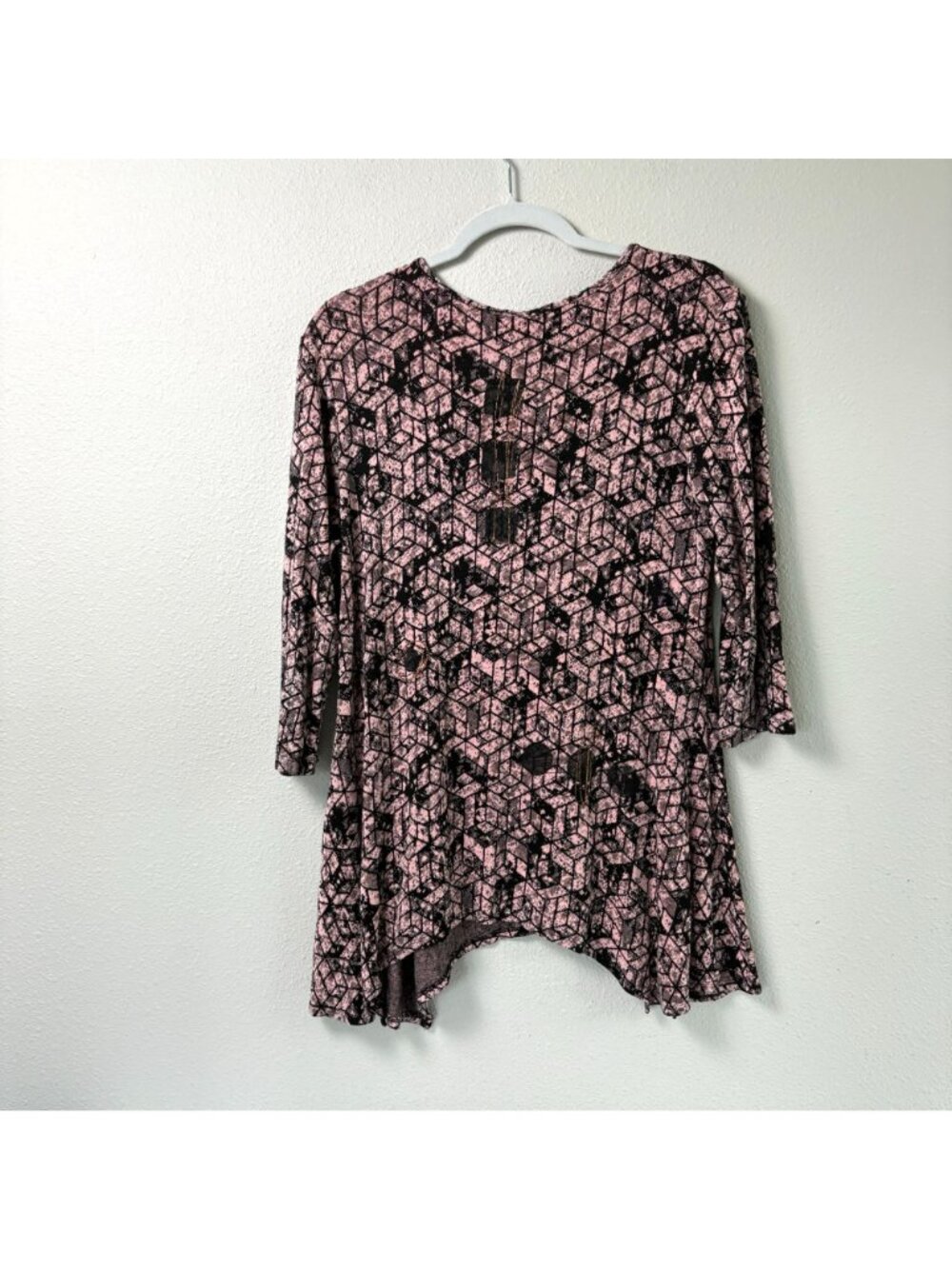 Tianello Asbury Tunic Top Womens M Black PInk Geometric 3/4 Sleeve Artsy USA - Picture 3 of 10